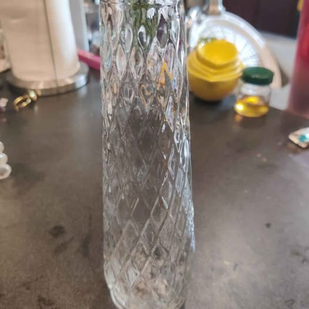 Vintage glass vase ~8 inches Brody co